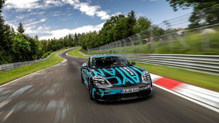 De Taycan aan het werk op de Nürburgring